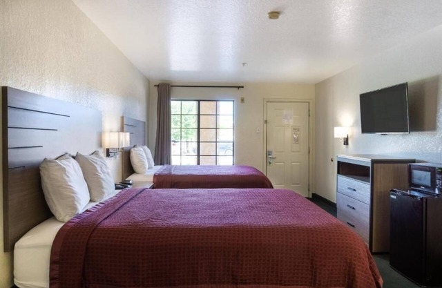 Modern Stay Near Zoo, Alamo & River Walk w/Parking