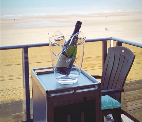 Modern studio direct Seaview & free parking