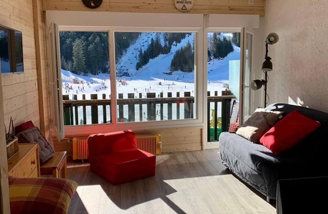 Modern studio with balcony, near slopes, WIFI