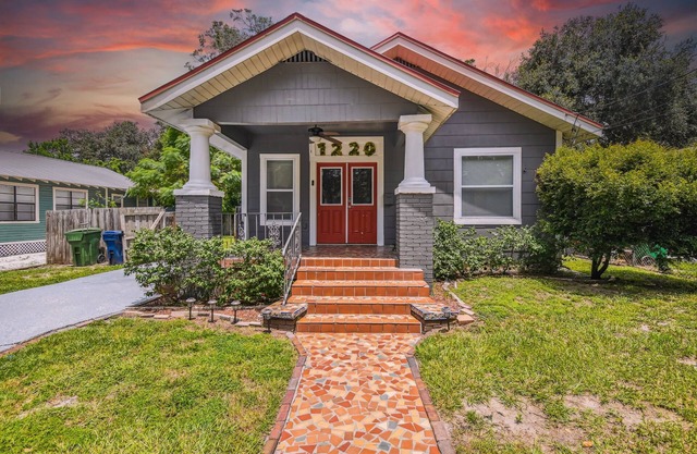 Modern Stylish Bubgalow Tampa/Ybor near Downtown & Arenas & Stadium 4br/2ba
