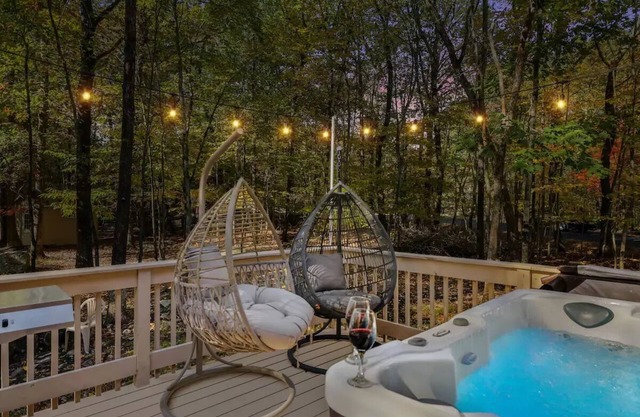 Modern Stylish Family Getaway w/Hot Tub
