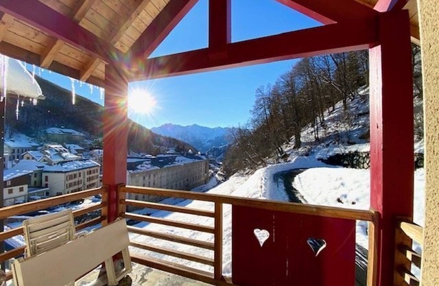 Modern T2 Apartment, Sleeps 4, Comfort, Garage, WiFi, Near Ski Bus