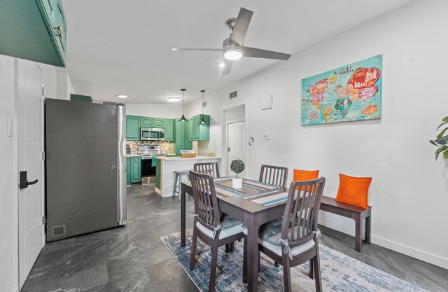 Modern Tampa Getaway - 1 mile from Bucs Stadium