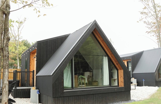 Modern Tiny Home 28 w/Hot Tub!