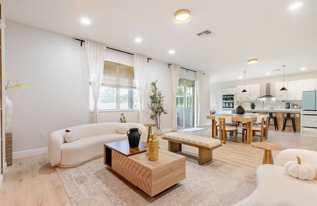 Modern Villa 3BR, 2.5BA, Clubhouse, Tennis, Pool, Playground