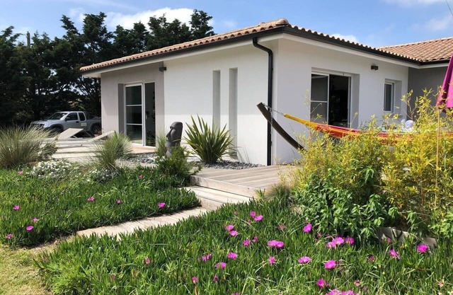 Modern villa 200m from the sea