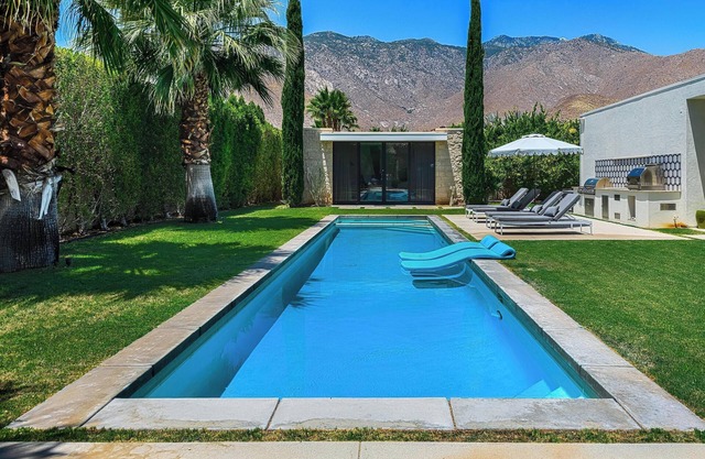 Modern Villa In Guard-Gated Community, Solar, Lap Pool, Spa, Casita, Pizza Oven