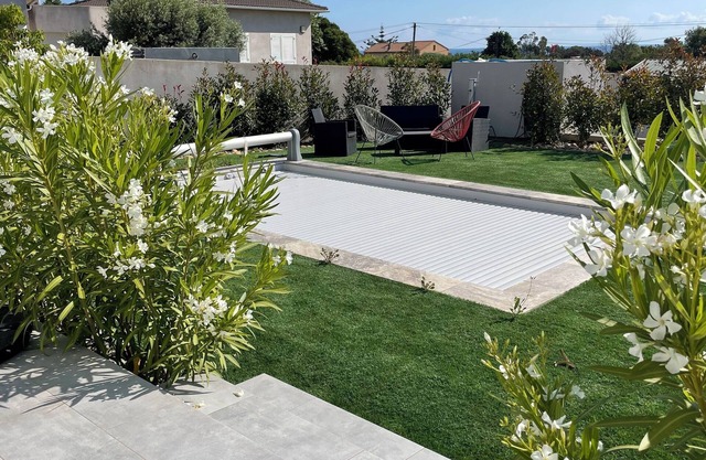 MODERN VILLA WITH PRIVATE POOL 10 MINUTES FROM THE SEA