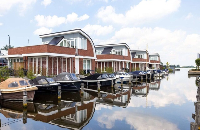 Modern Waterfront Retreat