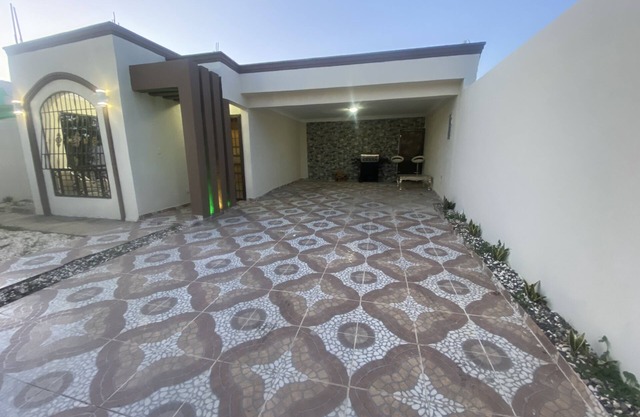 Moderna y Lujosa Casa Completa a 15 Minutos de el air Port