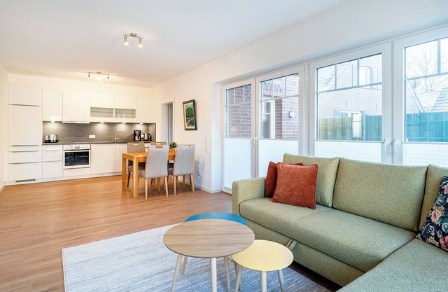 Moderne Erdgeschosswohnung am Hafen: Lichtdurchflutetes Wohnen mit Komfort