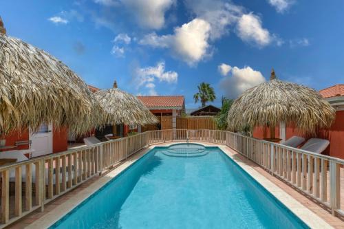 Moderne studio Sun dichtbij de zee met zwembad