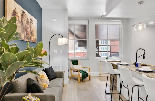 Modish 1BR: BOK, Near Blue Dome, Pets Allowed