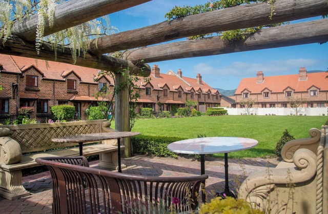 Monaco Village Apartment - Stylish Townhouse in Grand Arden Complex