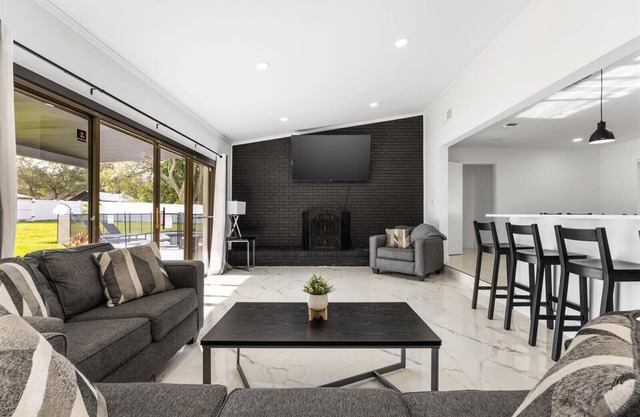 Monochrome Getaway | Pool & Pet Friendly!