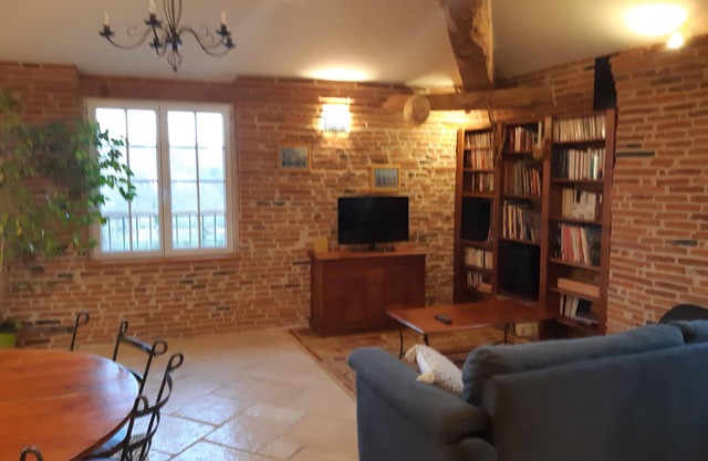 Montauban center and the Tarn at your feet!