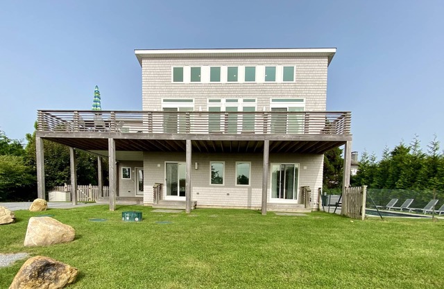 Montauk 4bd/3.5ba Ocean, Private beach, pool and spa!