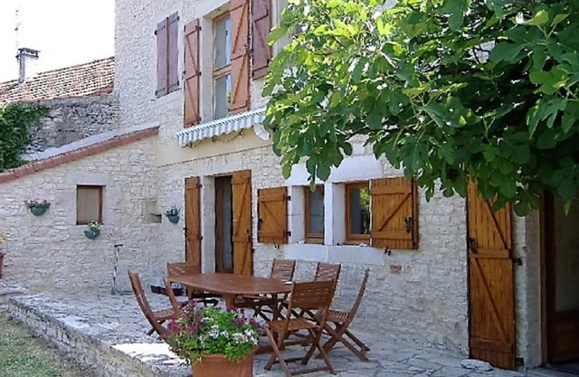 Montgesty, Lot. Beautiful and spacious stone house combining charm and comfort