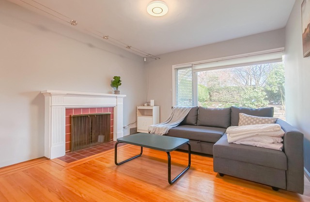 [Monthly 30% OFF] Classic Luxury 3 BDR 2 BATH with Bidet House Near UBC Campus