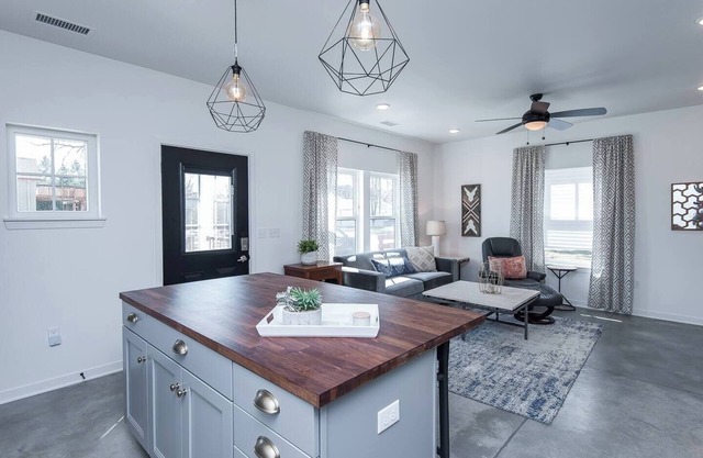 Monthly Discount. Fully Furnished Condo. 2 Bed/2 Bath. Just 7 Blocks to Mayo