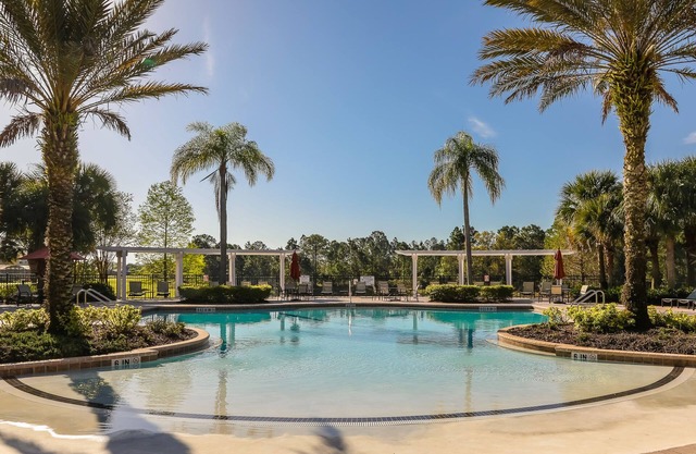 Monthly Rates | Grand 6 BDR Estate in Watersong