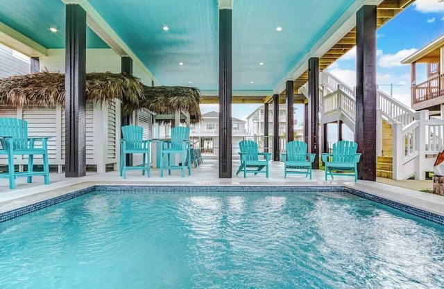Moon Pye, Pool, Dog Friendly