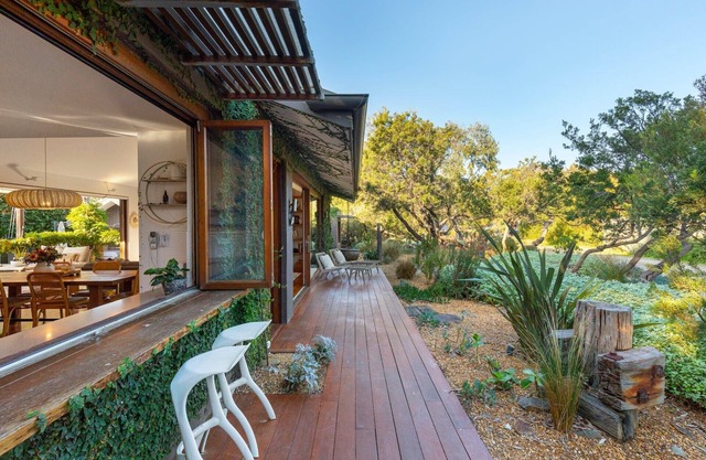 Moonah Retreat - Beachfront