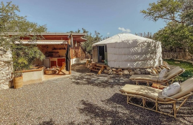 Moonlight Yurt w/Air Con, Garden & Stone Bathroom