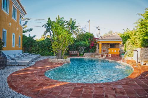 Moonshine Guest House with private studios and private cottage