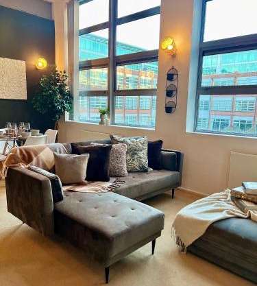 MoonStone Loft -Wyndale -1BR W/Private Parking