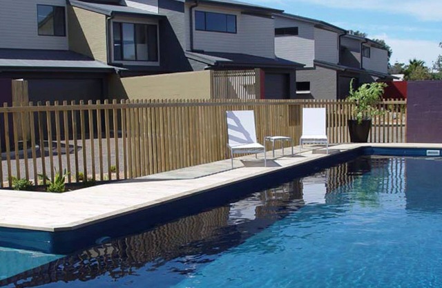 Moorehen Cove - 3/15 Wallaga Lake Road- Spacious,