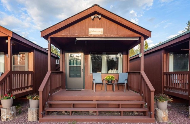 Moose Cabin-6 Miles to Glacier!