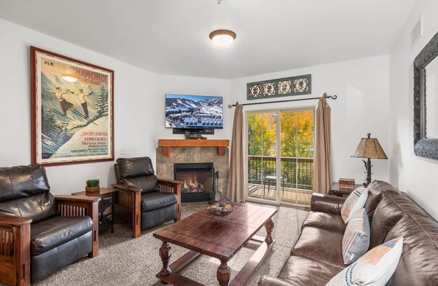 Moose Mgmt at Bear Hollow 1304: King bed-Top Floor-Office Space-Gym-Dogs Welcome