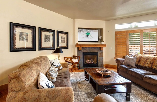 Moose Mgmt at Bear Hollow 5531: King bed-Balcony w/Grill-Pvt Hot Tub-Pool