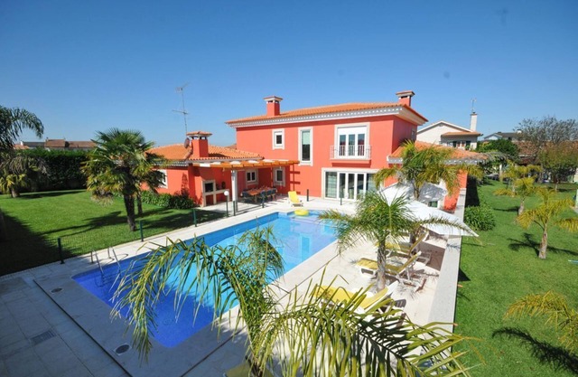 Moradia Marinhas - Five Bedroom Villa, Sleeps 10
