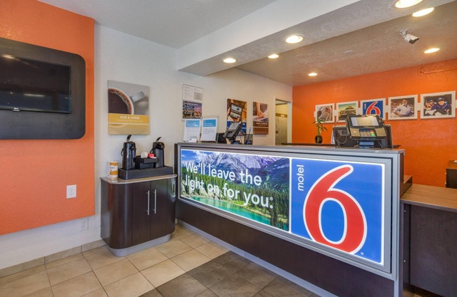 Motel 6 – Lakewood, CO