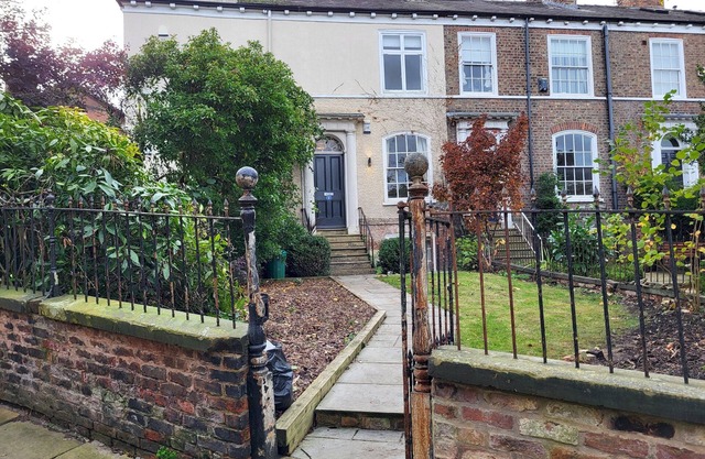 Mount Terrace, YORK - Three Bedroom House, Sleeps 6