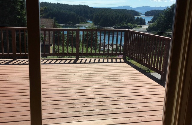 Mountain and ocean view home close to downtown and hiking trails