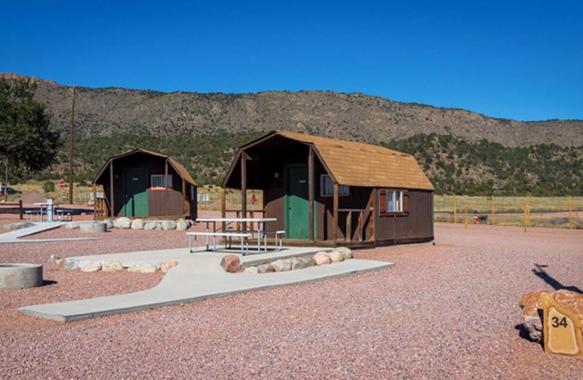 Mountain Cabin Stay BBQ & Picnic Area Near Royal Gorge Bridge & Park