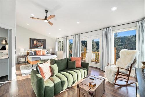 Mountain Cabin W Balcony Views & Game Room