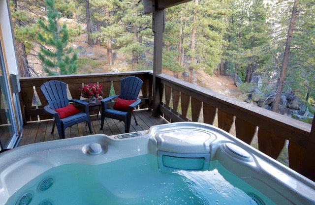 Mountain Cabin with Hot Tub and Sauna