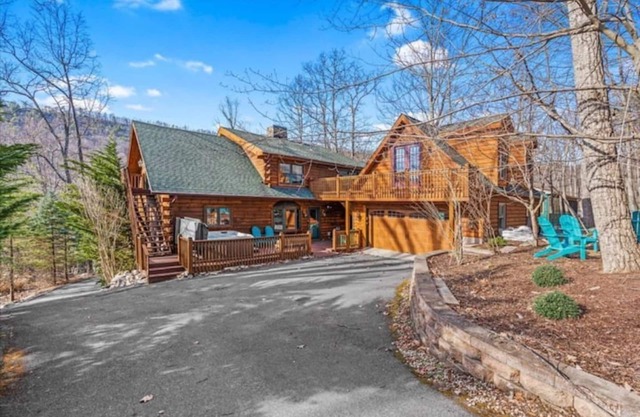 Mountain Escape/6BR Cabin/Hot Tub/Billiards/Hike trail to GW Natl Forest