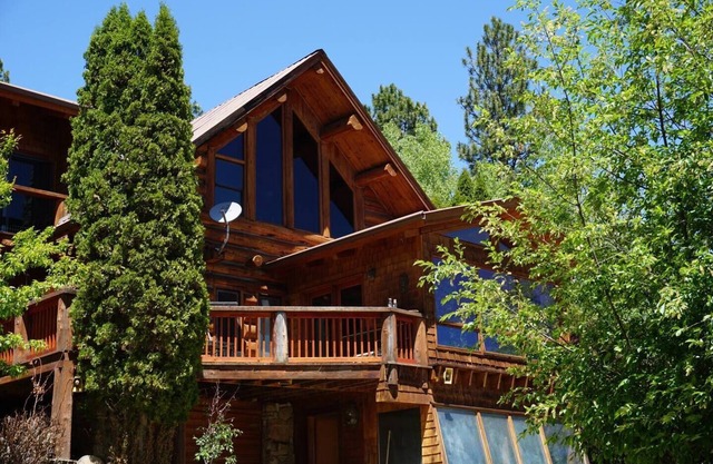 Mountain Getaway Log Cabin