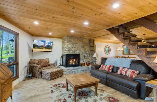 Mountain Home on Beautiful Golf Course