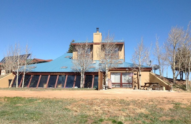 Mountain Home with Beautiful View of Pikes Peak/AFA Week available.