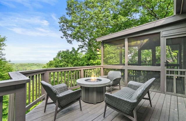 Mountain Laurel Lodge in Big Canoe with mountain views and game room!