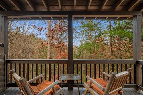 Mountain Therapy Gas fireplace hot tub firepit comfy beds