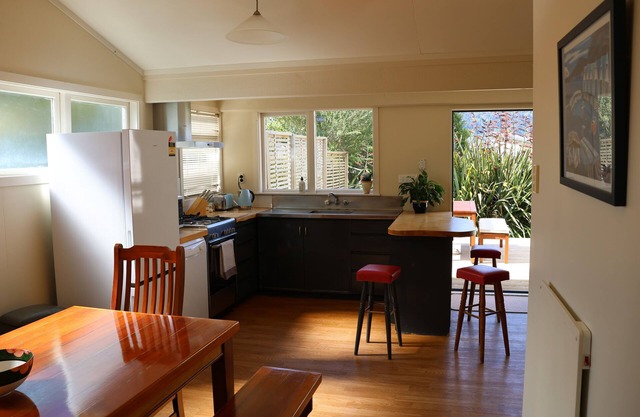 Mountain Views, Pet Friendly, Great Location opposite the Carrot Park.