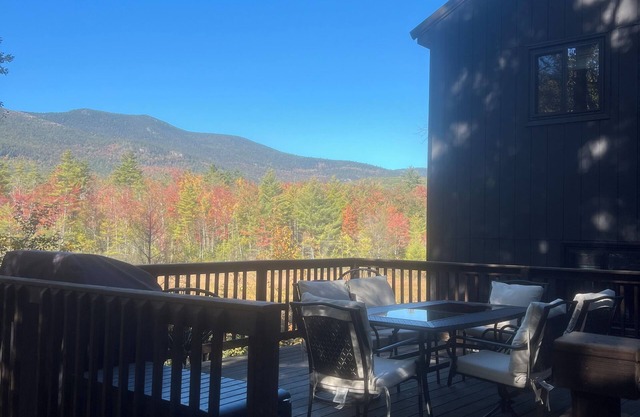 Mountain views! Updated! 7 min to NoCo Village, 5 min to Echo Lake & Saco!