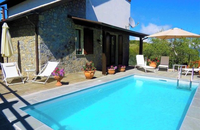 Mountain Villetta, stunning views, own pool, walk 2 restaurants, WIFI